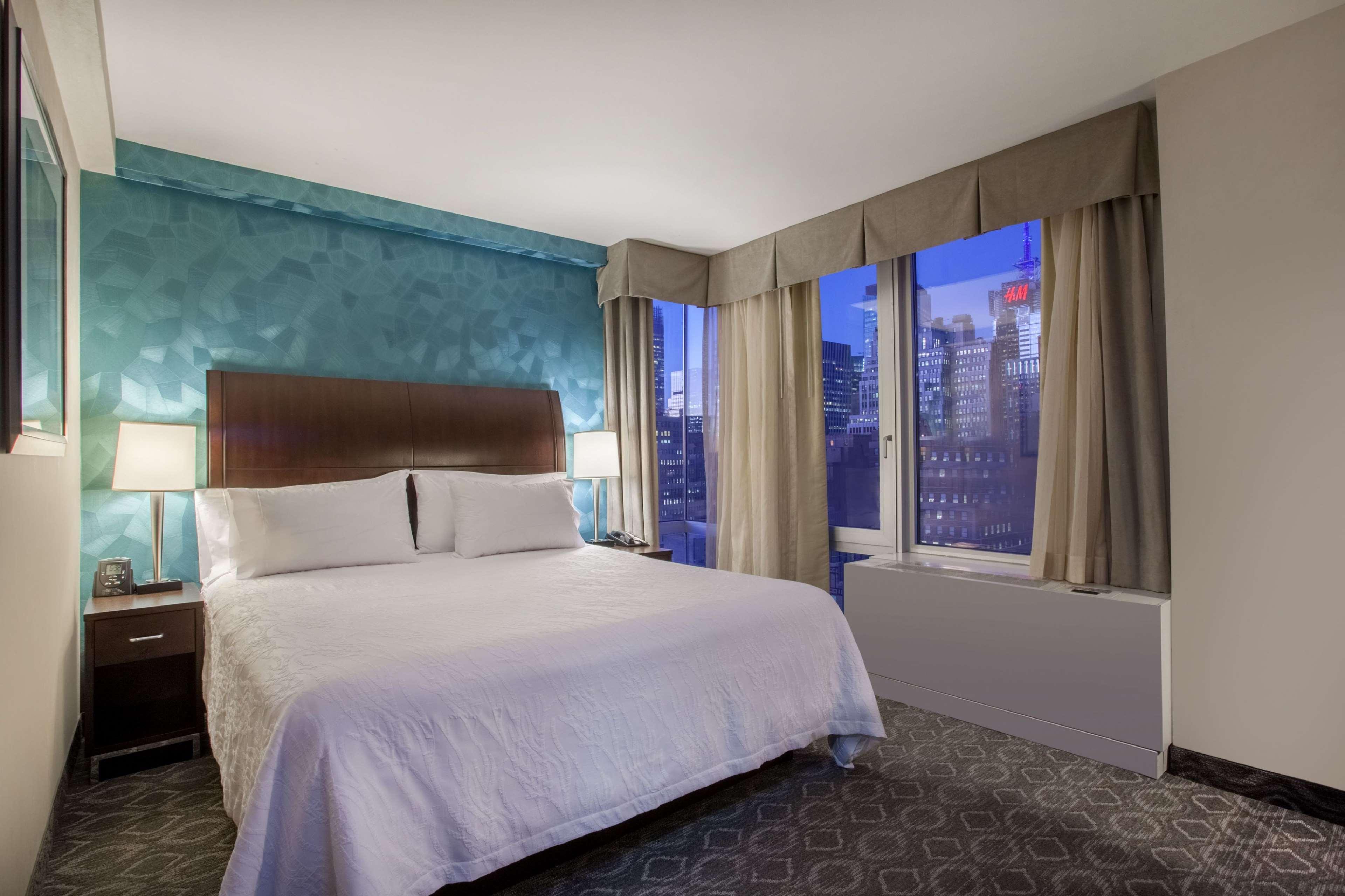 Hilton Garden Inn West 35Th Street New York City Exterior photo