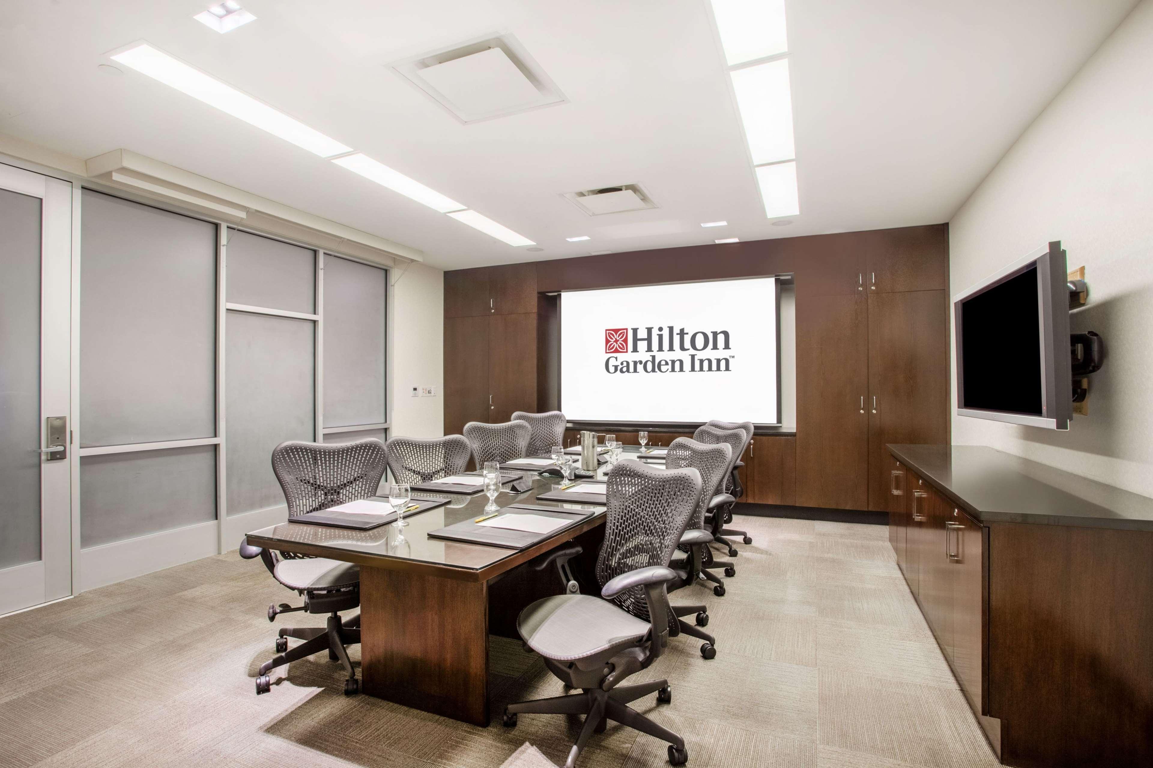 Hilton Garden Inn West 35Th Street New York City Exterior photo