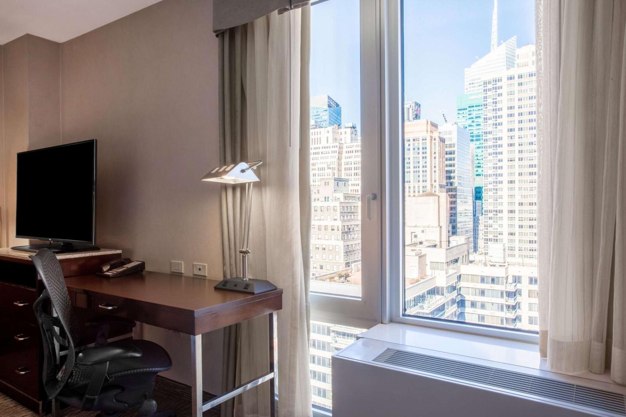 Hilton Garden Inn West 35Th Street New York City Exterior photo