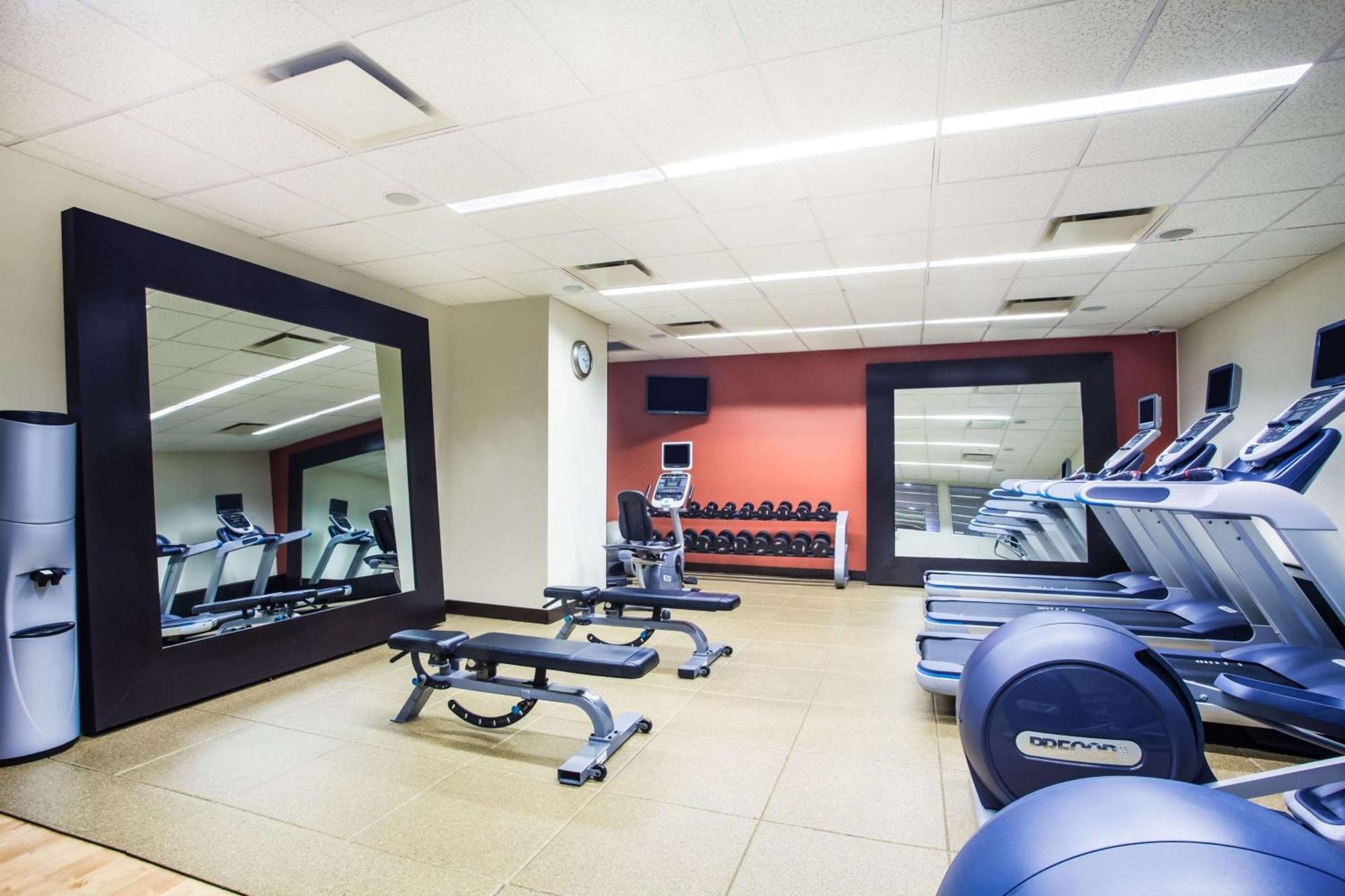 Hilton Garden Inn West 35Th Street New York City Exterior photo