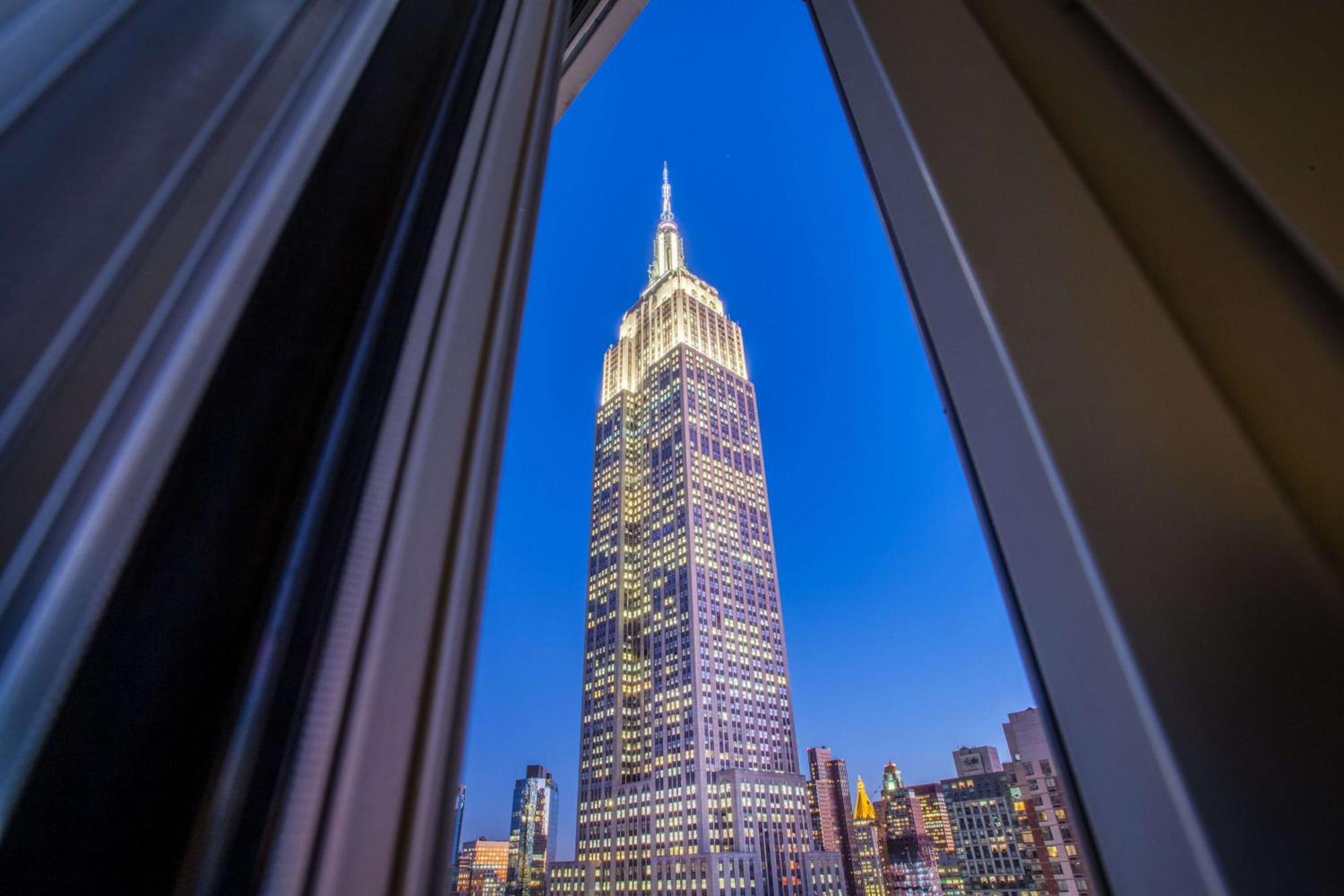 Hilton Garden Inn West 35Th Street New York City Exterior photo