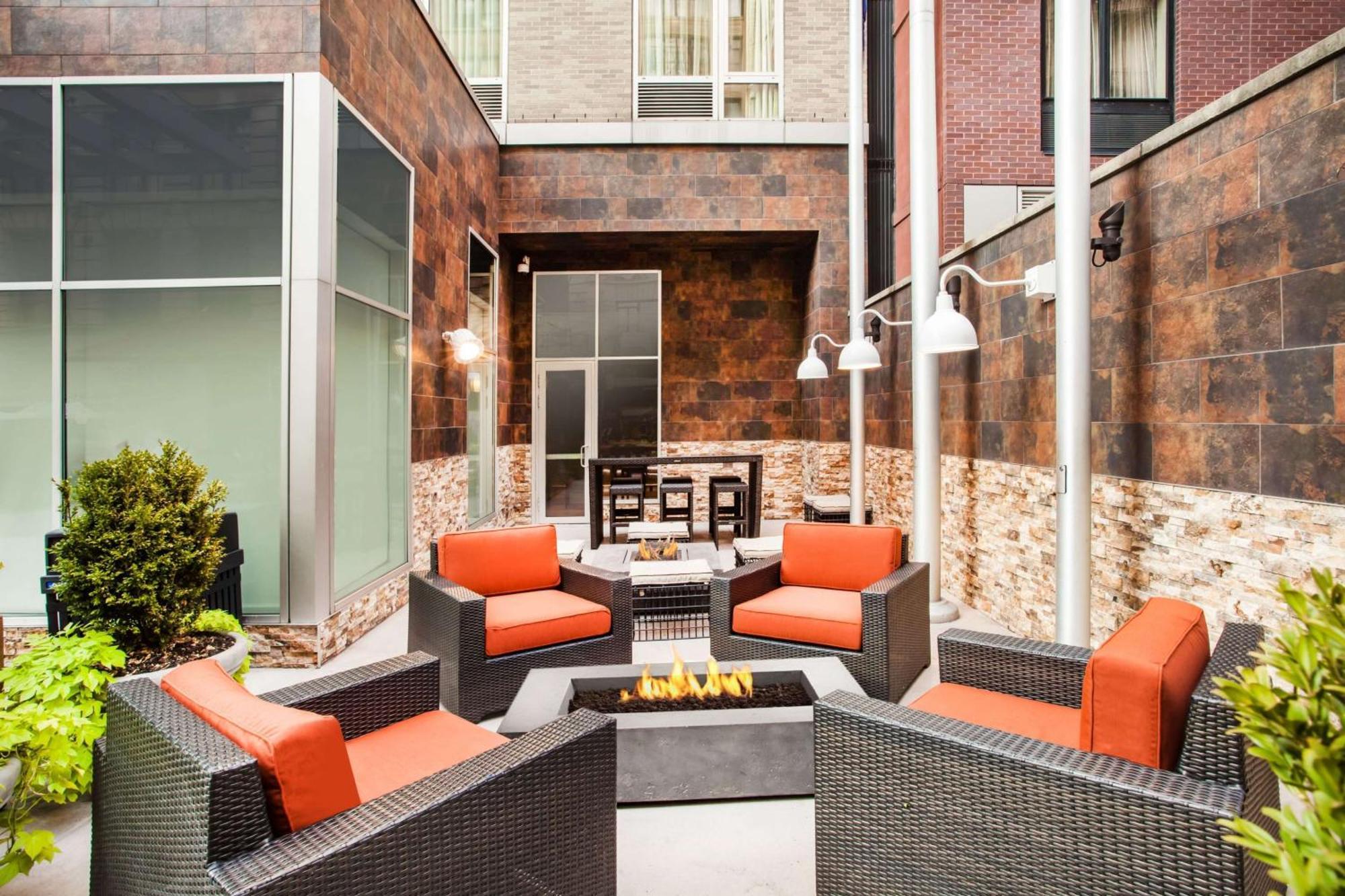 Hilton Garden Inn West 35Th Street New York City Exterior photo
