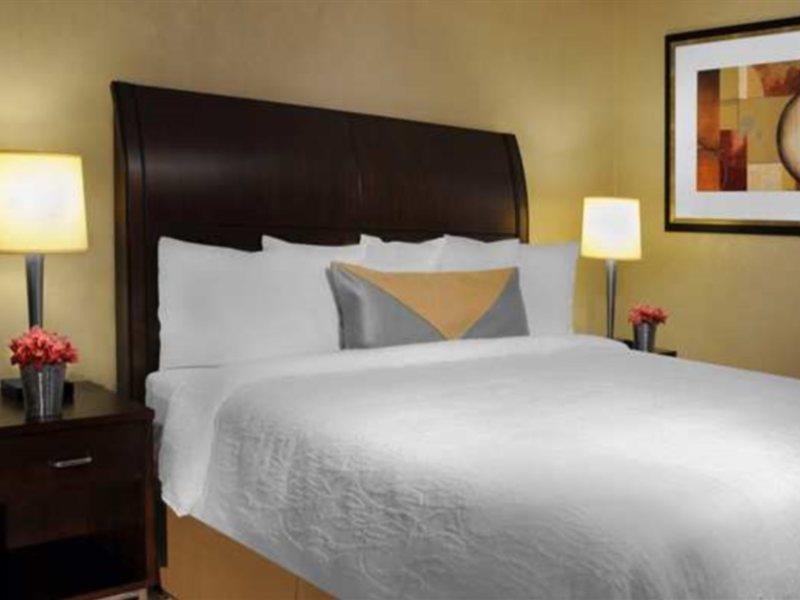 Hilton Garden Inn West 35Th Street New York City Exterior photo