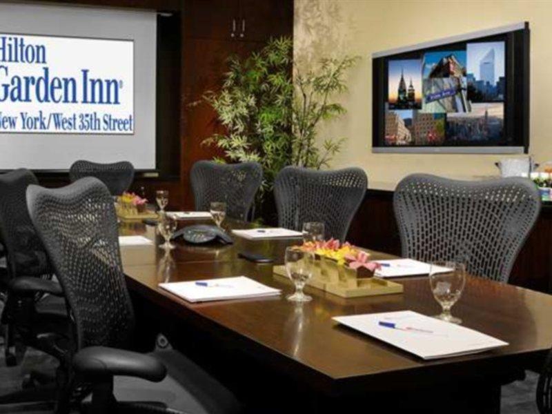 Hilton Garden Inn West 35Th Street New York City Exterior photo